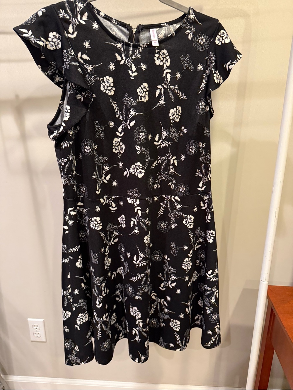 Xhilaration Black & White Floral Ruffle-Sleeve Mini Dress
